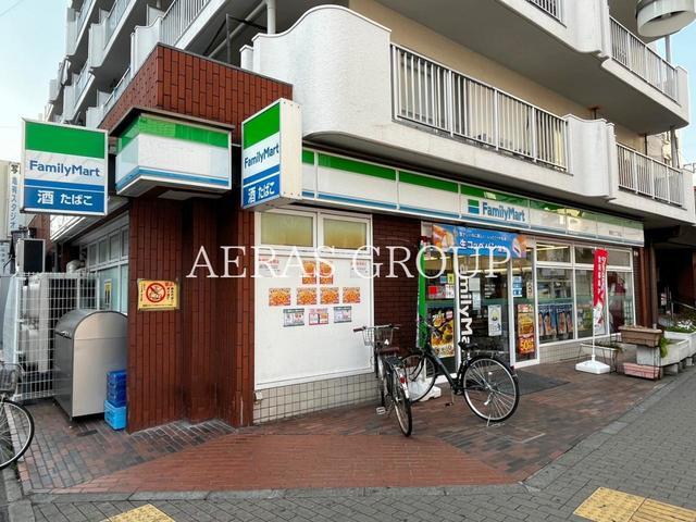 コンビニ　ファミリーマート亀有三丁目店（コンビニ）まで200m