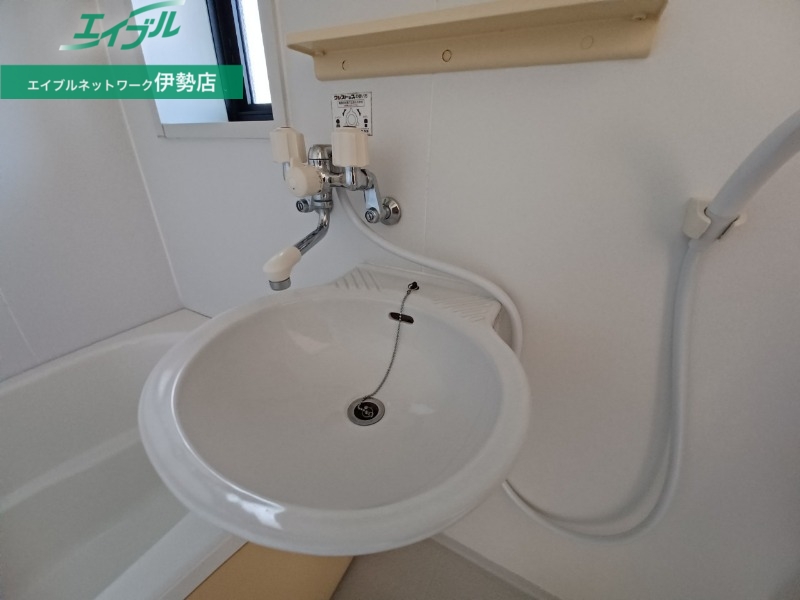 洗面設備　同型参考写真