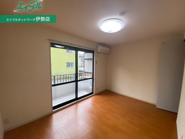 居室・リビング　同型参考写真