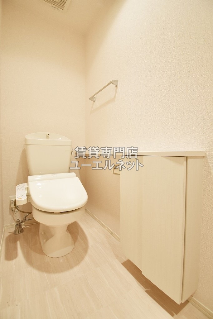 トイレ　温水洗浄便座付き