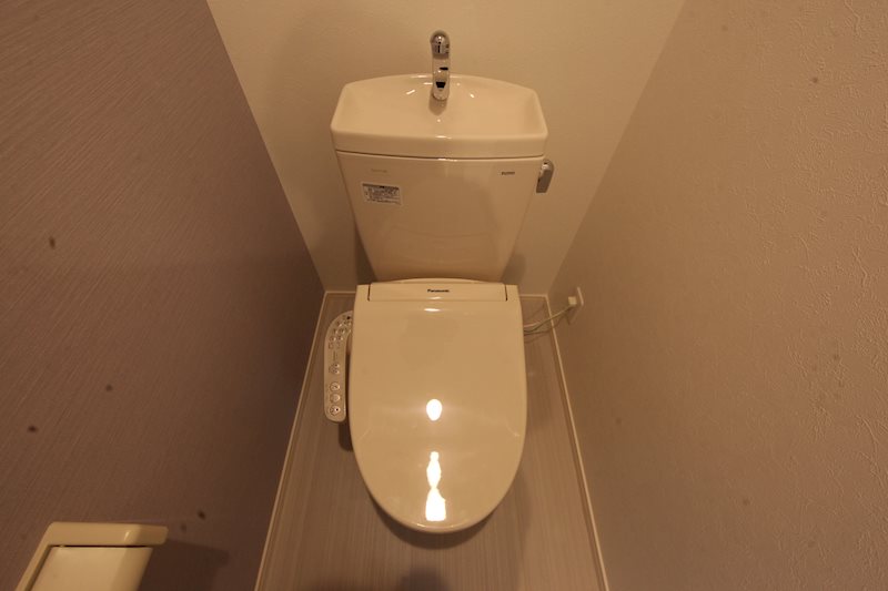 トイレ　温水洗浄暖房便座付トイレ