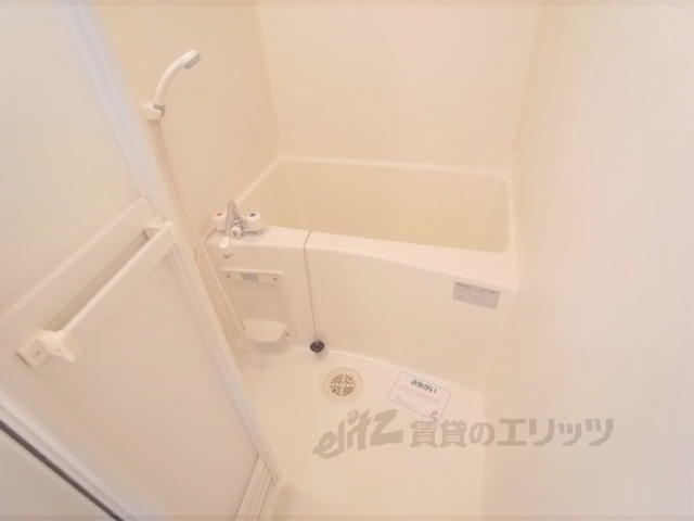 バス・シャワールーム　お風呂もピカピカです