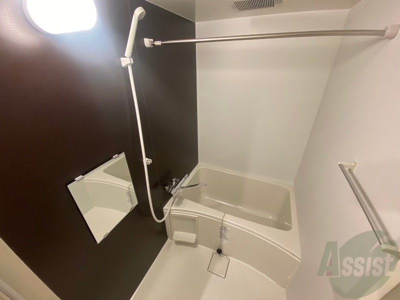 バス・シャワールーム　お風呂になります。一日の疲れを癒してくださいね。