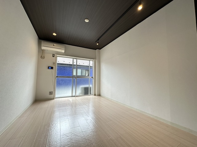 居室・リビング　別部屋参考写真です