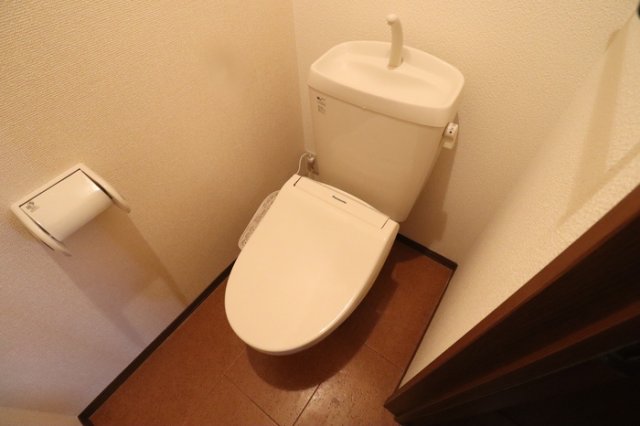 トイレ　※同タイプの部屋写真です