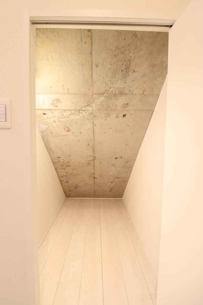 その他　階段下収納