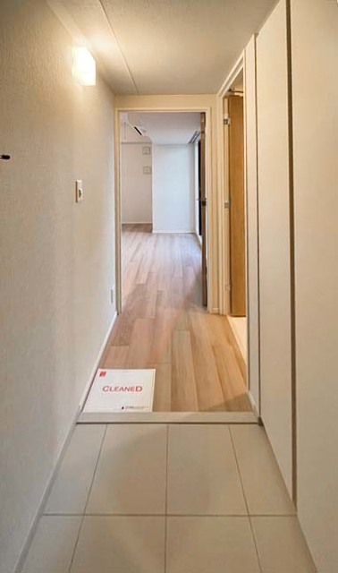 玄関　※写真は同タイプ住戸です。