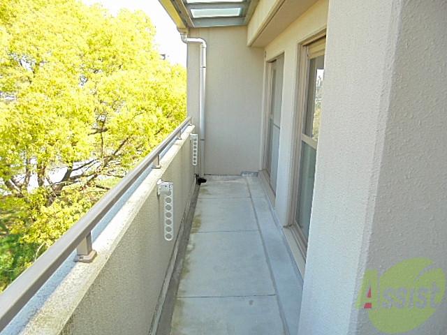 バルコニー　なが～～～～～～～いお付き合い。ｗ広めなので洗濯助かりますね