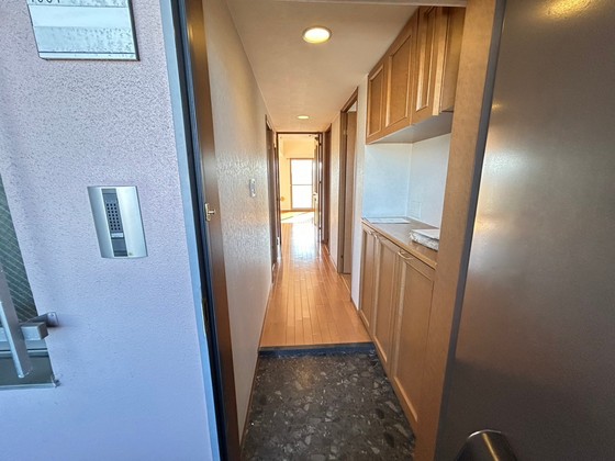 玄関　※別号室の写真です