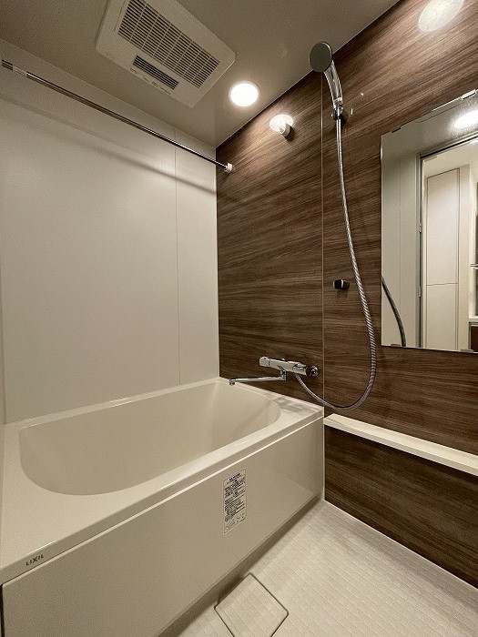 バス・シャワールーム　※写真は類似間取り別部屋。色味等異なる場合があります。