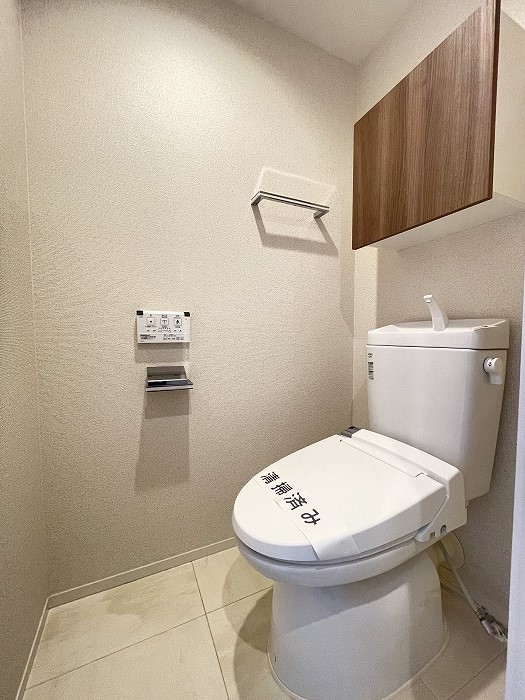 トイレ　※写真は類似間取り別部屋。色味等異なる場合があります。