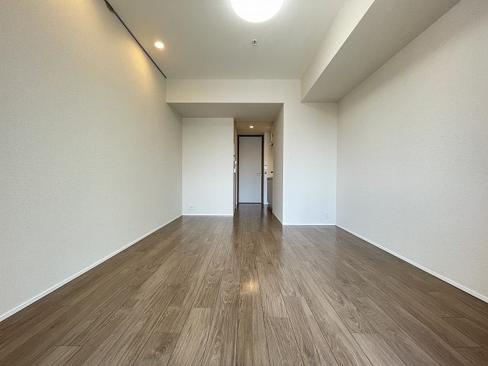 居室・リビング　※写真は類似間取り別部屋。色味等異なる場合があります。