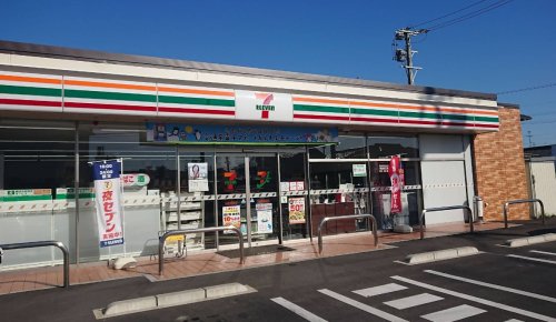 コンビニ　セブンイレブン各務原川島河田町店（コンビニ）まで672m