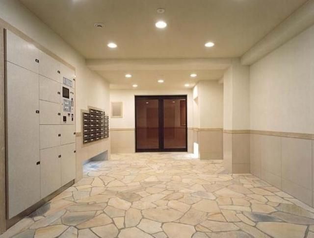 ロビー　宅配ボックス、集合メールボックス