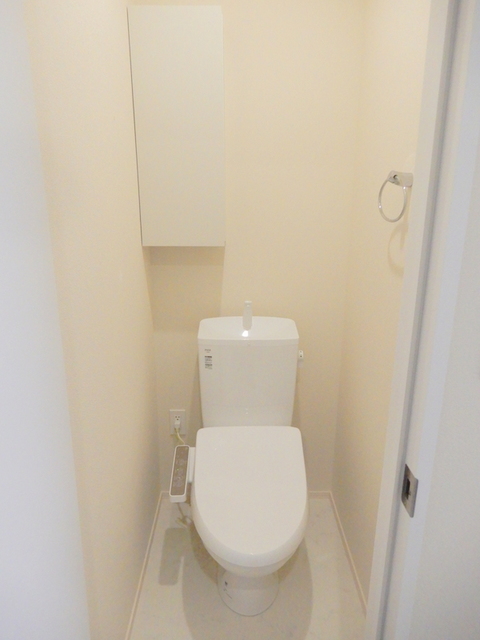 トイレ　ウォシュレット付き