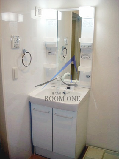 洗面設備　独立洗面台です。