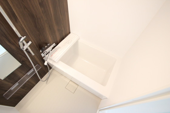 バス・シャワールーム　※別部屋の写真です