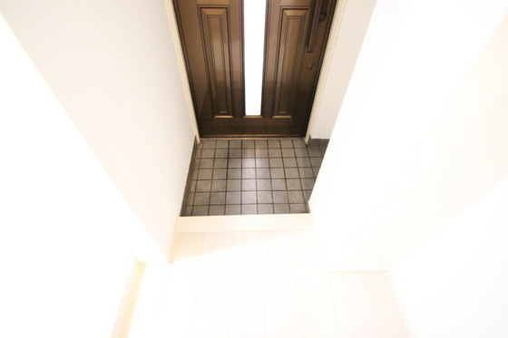 玄関　※別部屋の写真です