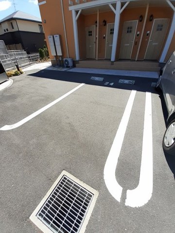 駐車場　駐車場に車を止められます