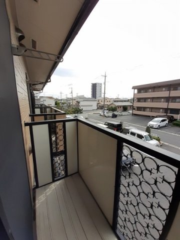 バルコニー　お洗濯にも便利なバルコニー付き