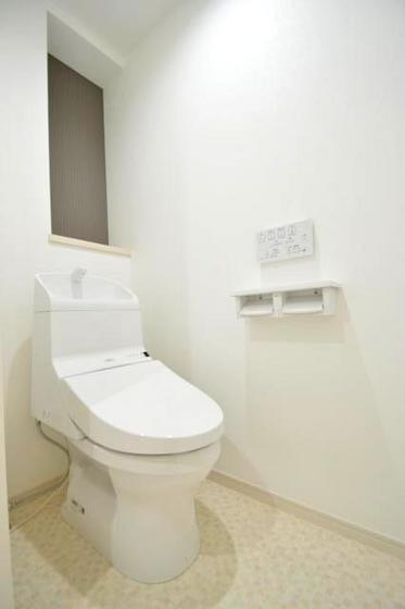 トイレ　温水洗浄便座