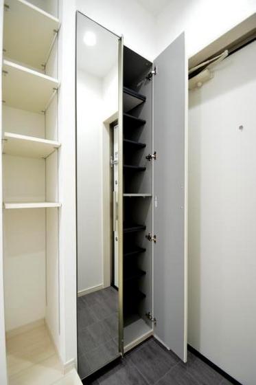 玄関　シューズボックス