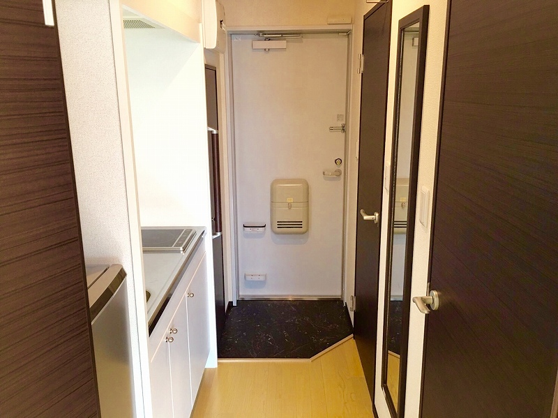 玄関　設備・仕様は号室により異なる為、現況を優先いたします。