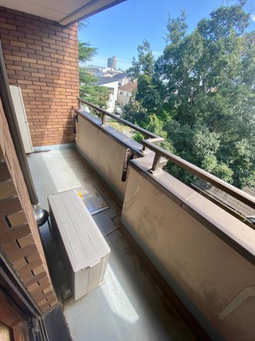 バルコニー　陽当たり良好なバルコニーです