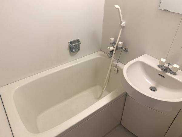 バス・シャワールーム　落ち着いた空間のお風呂です