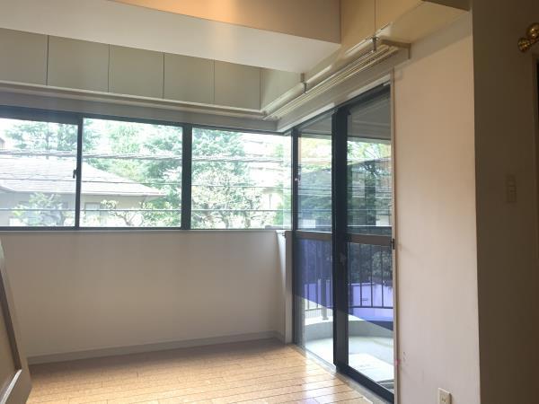 居室・リビング　こちらの居間で趣味の時間をお楽しみください