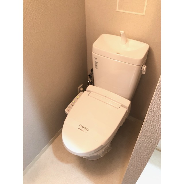 トイレ　温水洗浄便座付き