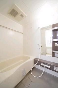 バス・シャワールーム　追い焚き機能付きバス