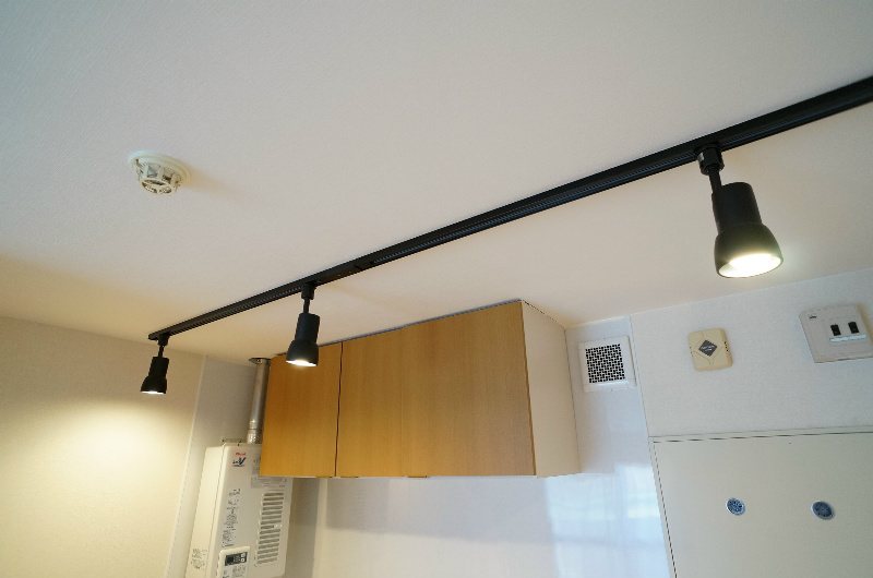 キッチン　お洒落なレールライト