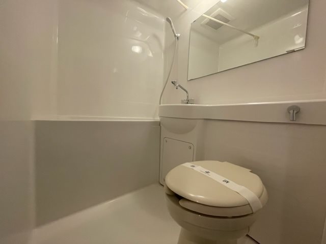 バス・シャワールーム　同物件別号室の改装後参考写真になります。