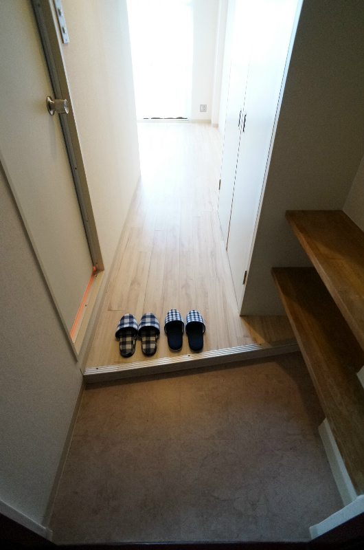 玄関　同物件別号室の改装後参考写真になります。