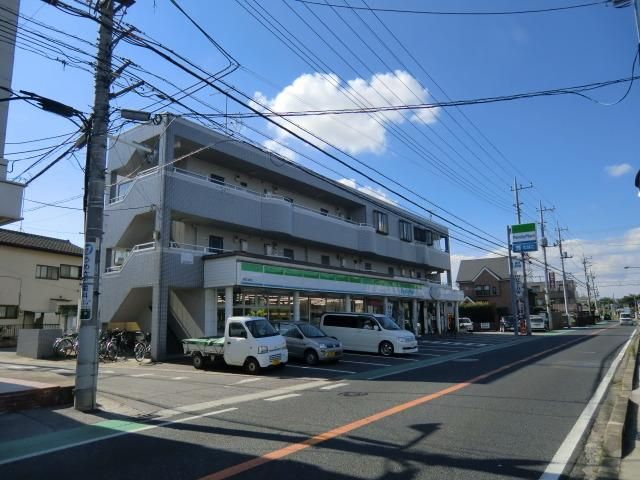 コンビニ　ファミリーマート（コンビニ）まで950m