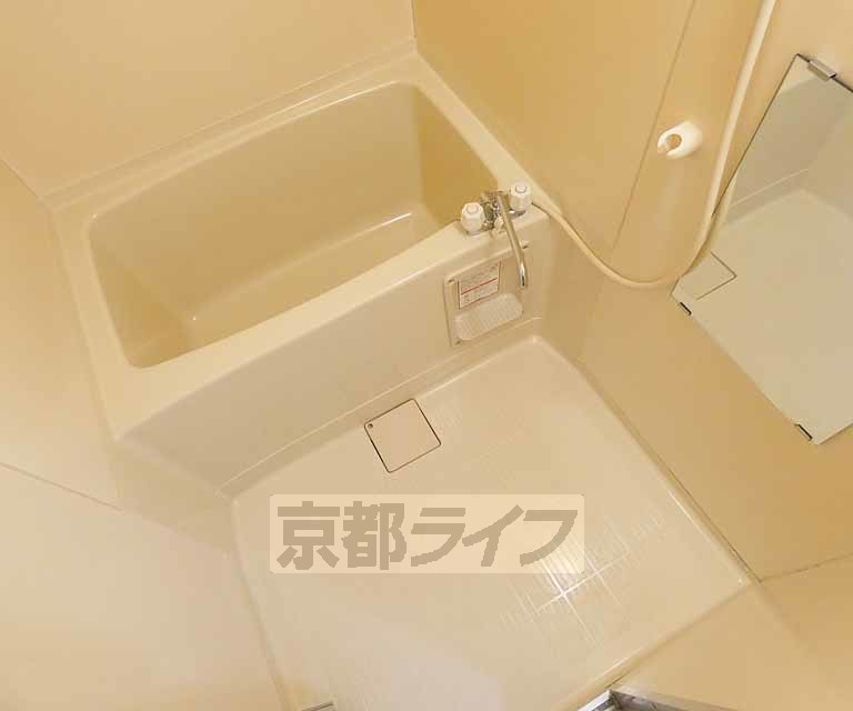 バス・シャワールーム　清潔感のあるバスルーム。