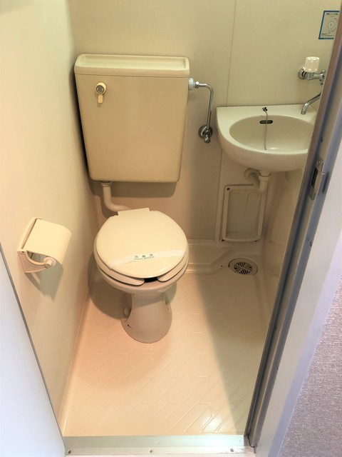 トイレ　別号室参考写真です