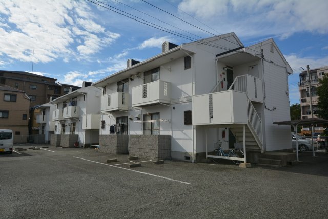 建物外観　モニター付きインターホンで安心♪