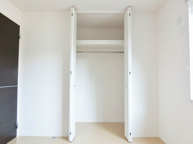 収納　写真は同型タイプの物件です。