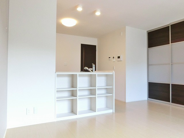 居室・リビング　写真は同型タイプの物件です。