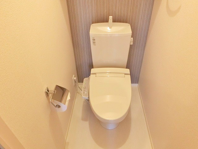 トイレ　写真は同型タイプの物件です。