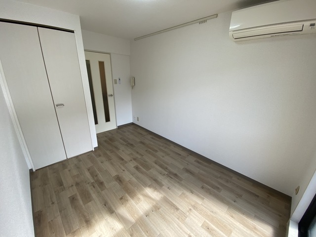 居室・リビング　日差し差し込みます。