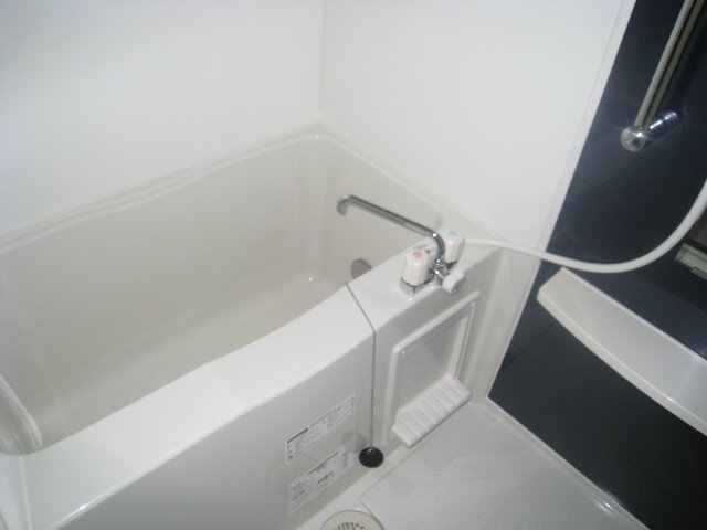 バス・シャワールーム　同物件、別号室のものです。