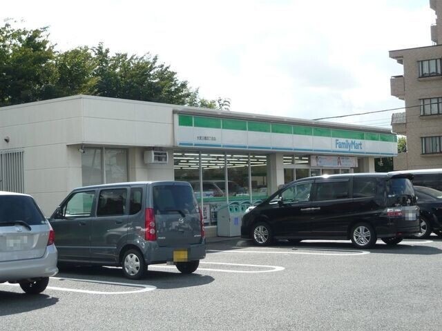 コンビニ　ファミリーマート大宮三橋四丁目店（コンビニ）まで1114m