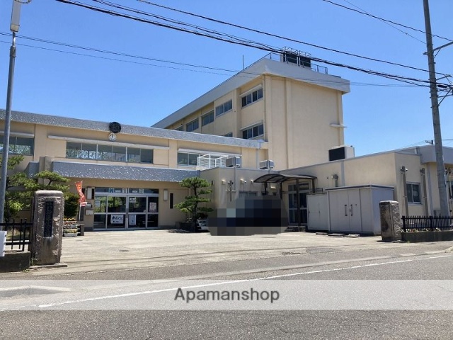 小学校　新通小学校（小学校）まで383m