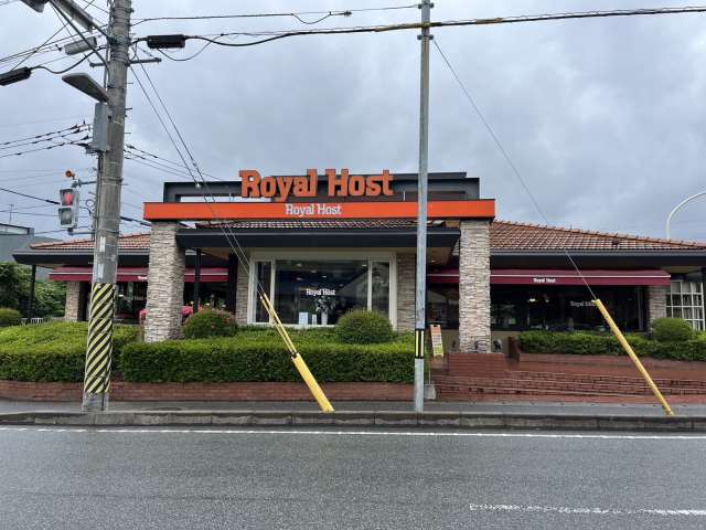 飲食店　ロイヤル西日本（株）／ロイヤルホスト水城店（飲食店）まで303m