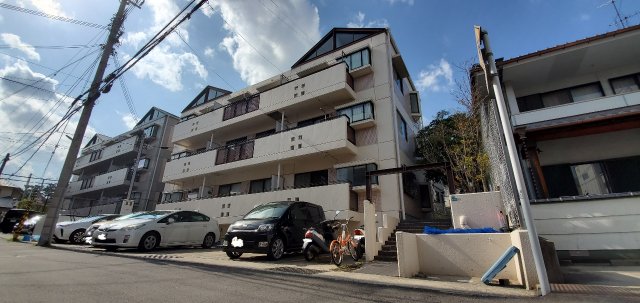 建物外観　敷地内に駐車場あり！