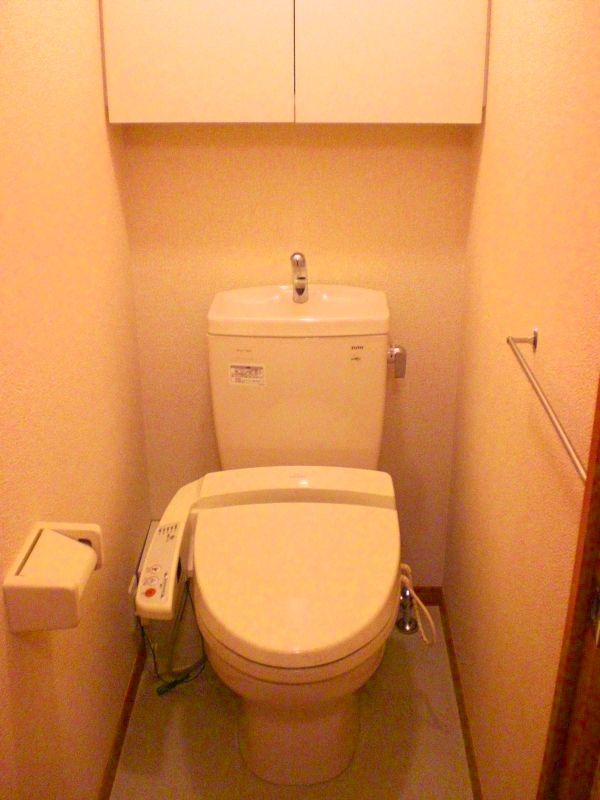 トイレ　温水洗浄便座
