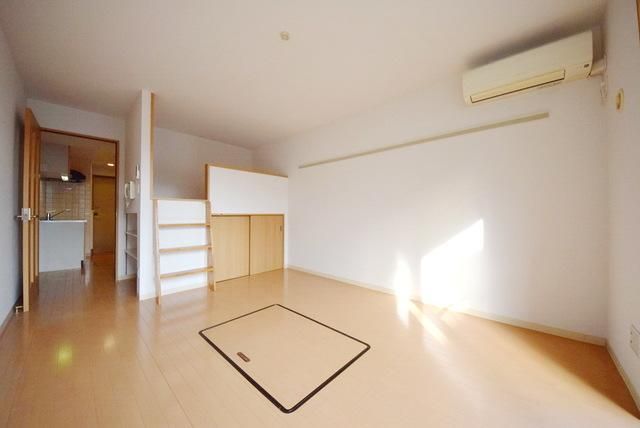 居室・リビング　開放的な室内です♪